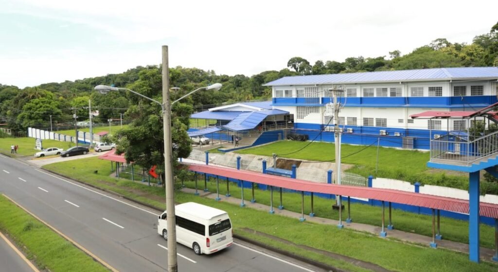 Mulino resalta avances en planteles escolares y llama a garantizar un año lectivo sin interrupciones